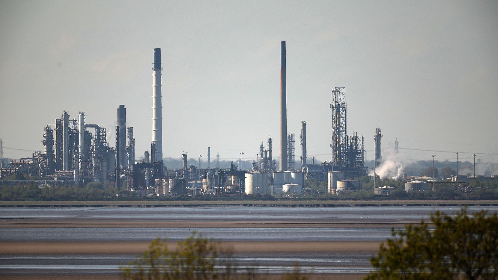 Imagen de una refinería de petróleo