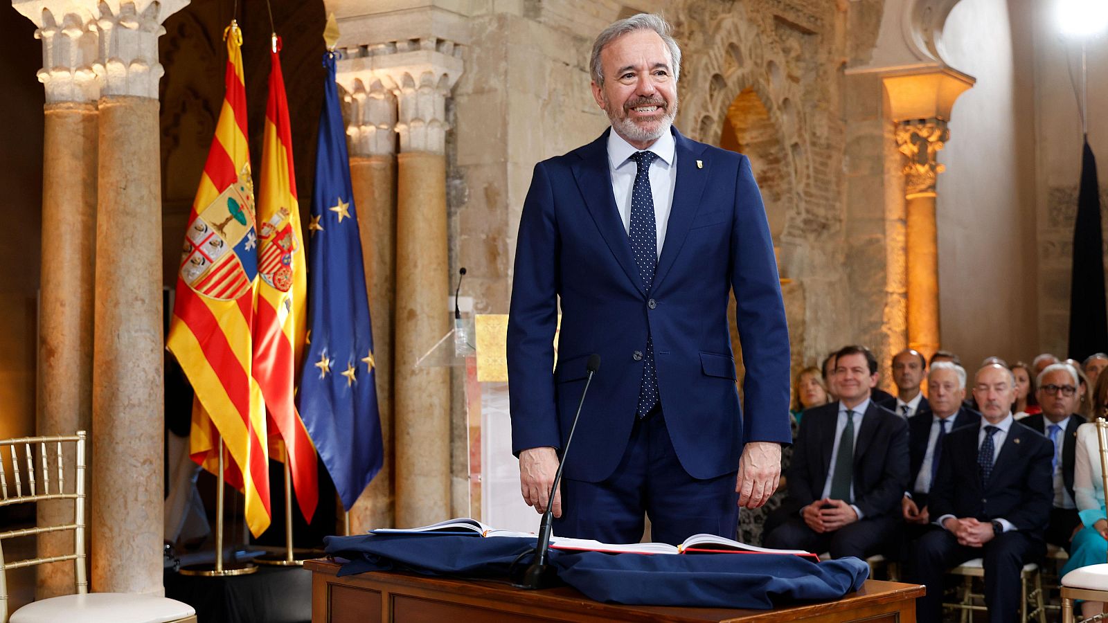 El recién investido presidente de Aragón, Jorge Azcón, durante su toma de posesión como presidente de Aragón este jueves en el Palacio de La Aljafería en Zaragoza