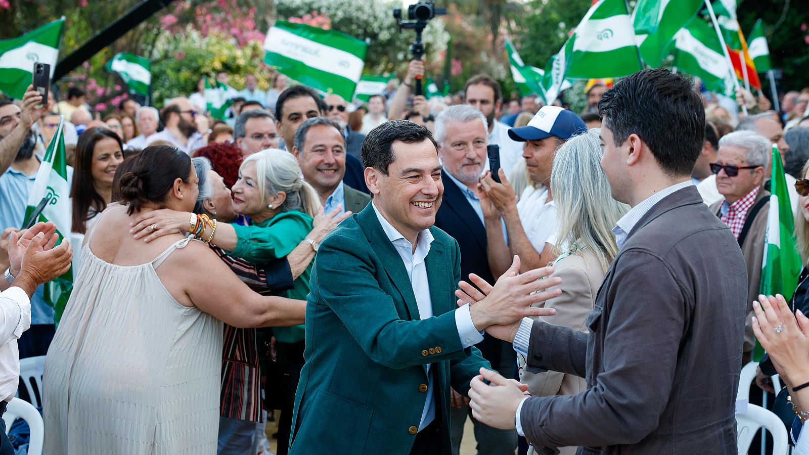 El candidato del PP a la reelección a la presidencia de la Junta de Andalucía, Juanma Moreno, ha abierto la campaña electoral andaluza este jueves en Sevilla.