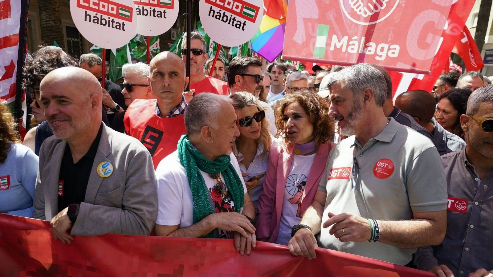 La candidata del PSOE a la Presidencia de la Junta, María Jesús Montero, junto a la vicepresidenta segunda del Gobierno y líder de Sumar, Yolanda Díaz, en la manifestación por el 1 de mayo en Málaga.