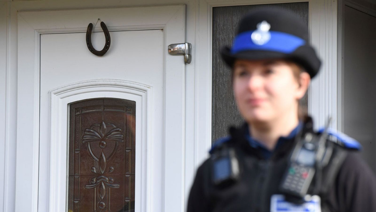 Entrada principal del domicilio del exespía ruso envenenado en Reino Unido