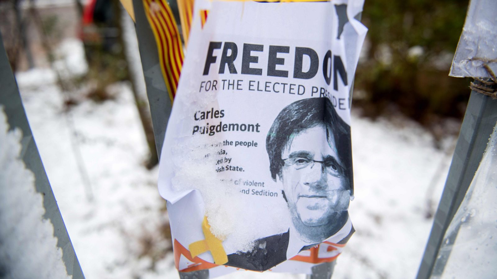 Cartel que reclama libertad para Carles Puigdemont