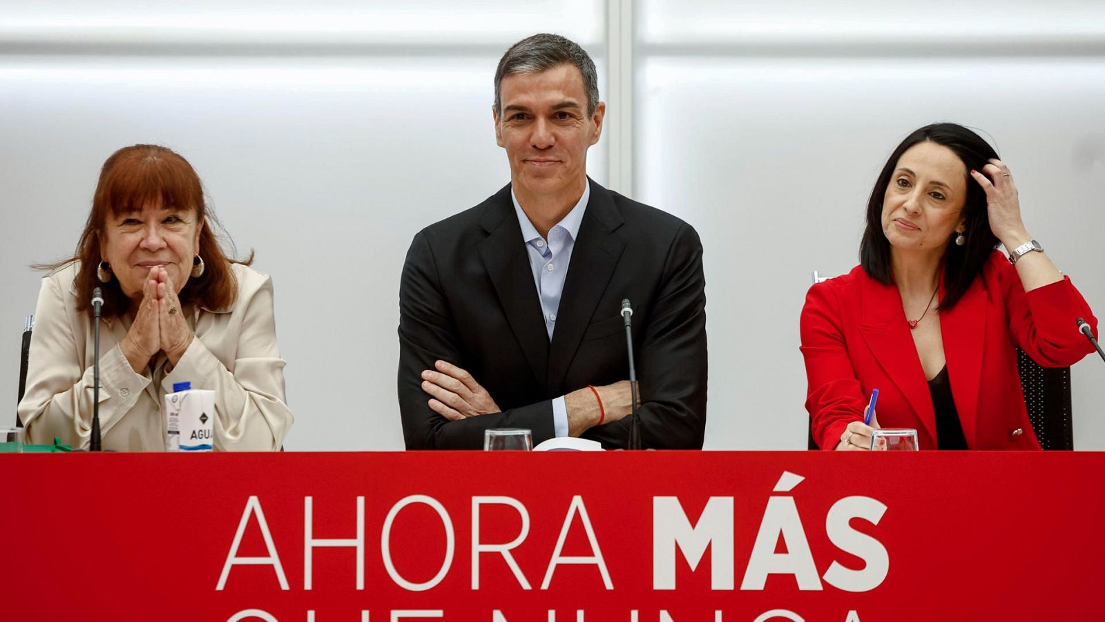 El PSOE prepara un aluvión de iniciativas por toda España contra la "prioridad nacional" de PP y Vox