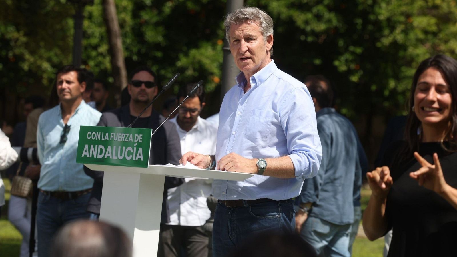 El presidente del PP, Alberto Núñez Feijóo, en un mitin en Jerez de la Frontera (Cádiz) con motivo de las elecciones andaluzas del próximo 17M.