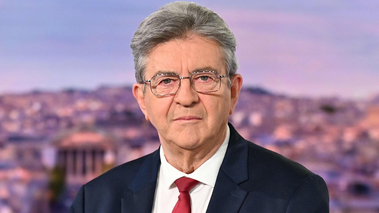 Mélenchon, líder de la Francia Insumisa, anuncia su candidatura a las presidenciales de 2027