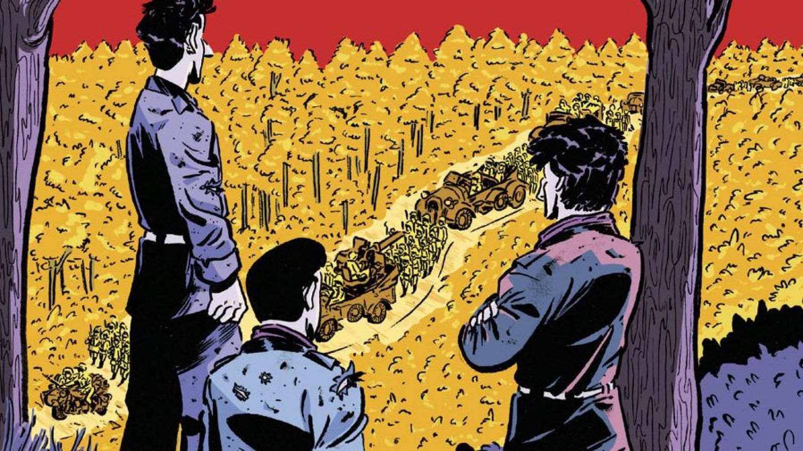 Tres hombres observan una procesión de vehículos y figuras amarillas en un bosque con cielo rojo. Detalle de la portada de 'Los 36 de La Madeleine'.