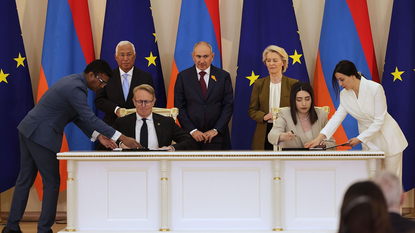 La cumbre de la Comunidad Política Europea en Armenia: un camino que se abre entre Oriente y Occidente