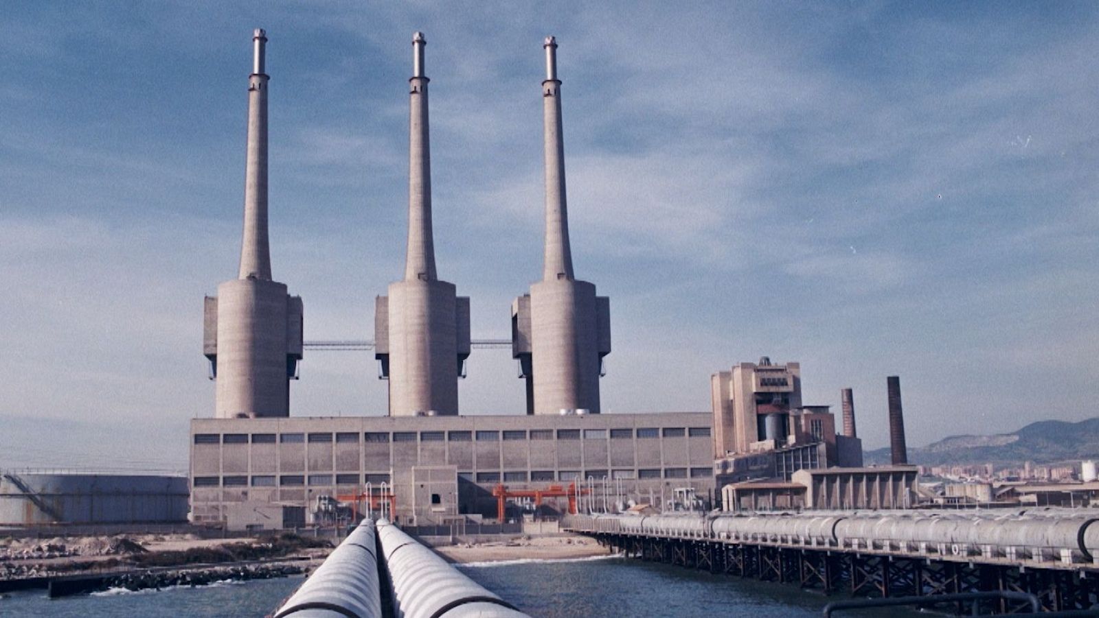 La sèrie sobre arquitectura original de La 2Cat es desplaça a 'Les Tres Xemeneies' per reconstruir la història de l'espai.