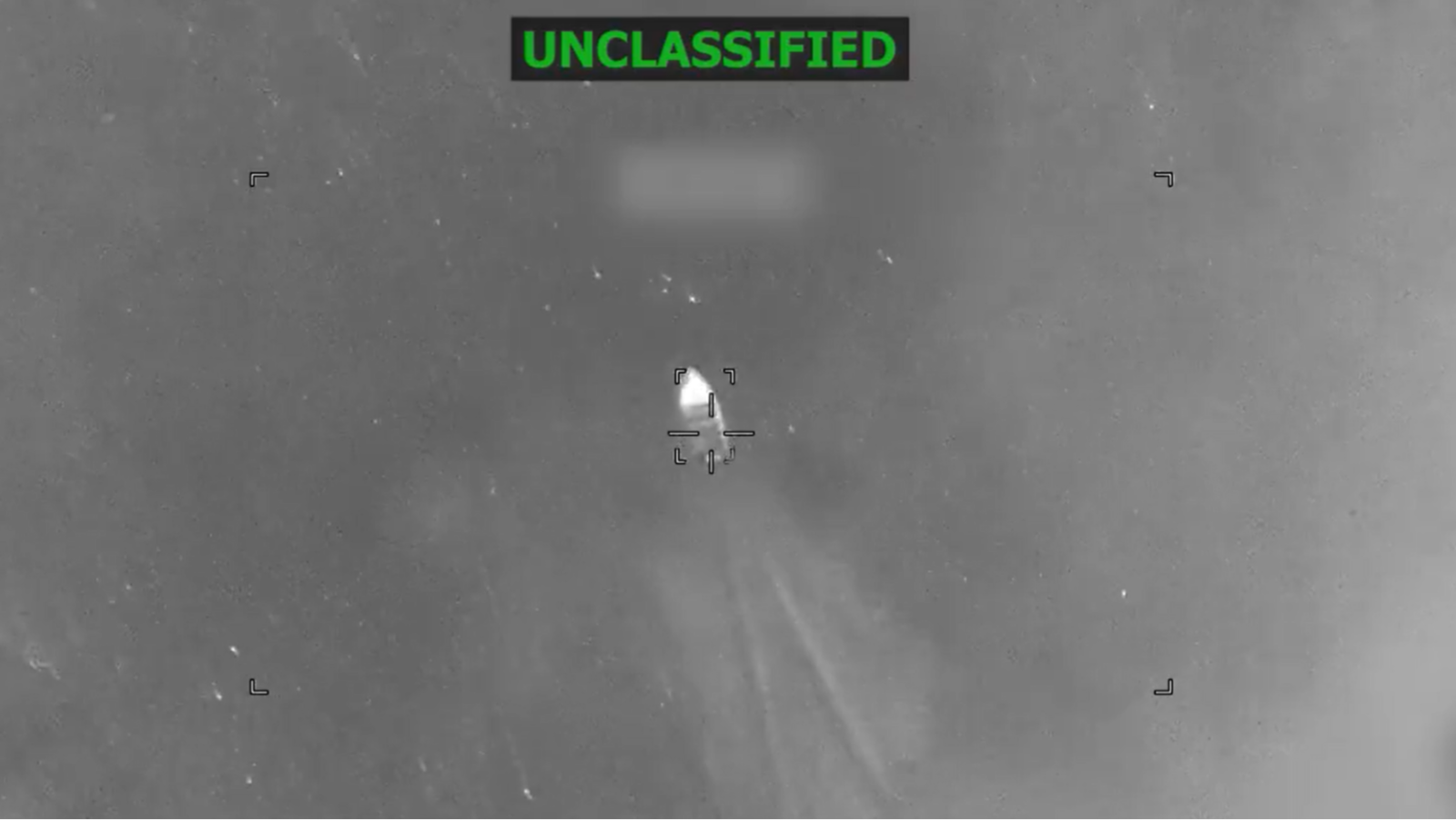 Detalle del vídeo publicado por el Comando Sur de Estados Unidos del ataque a una supuesta narcolancha en el Pacífico.
