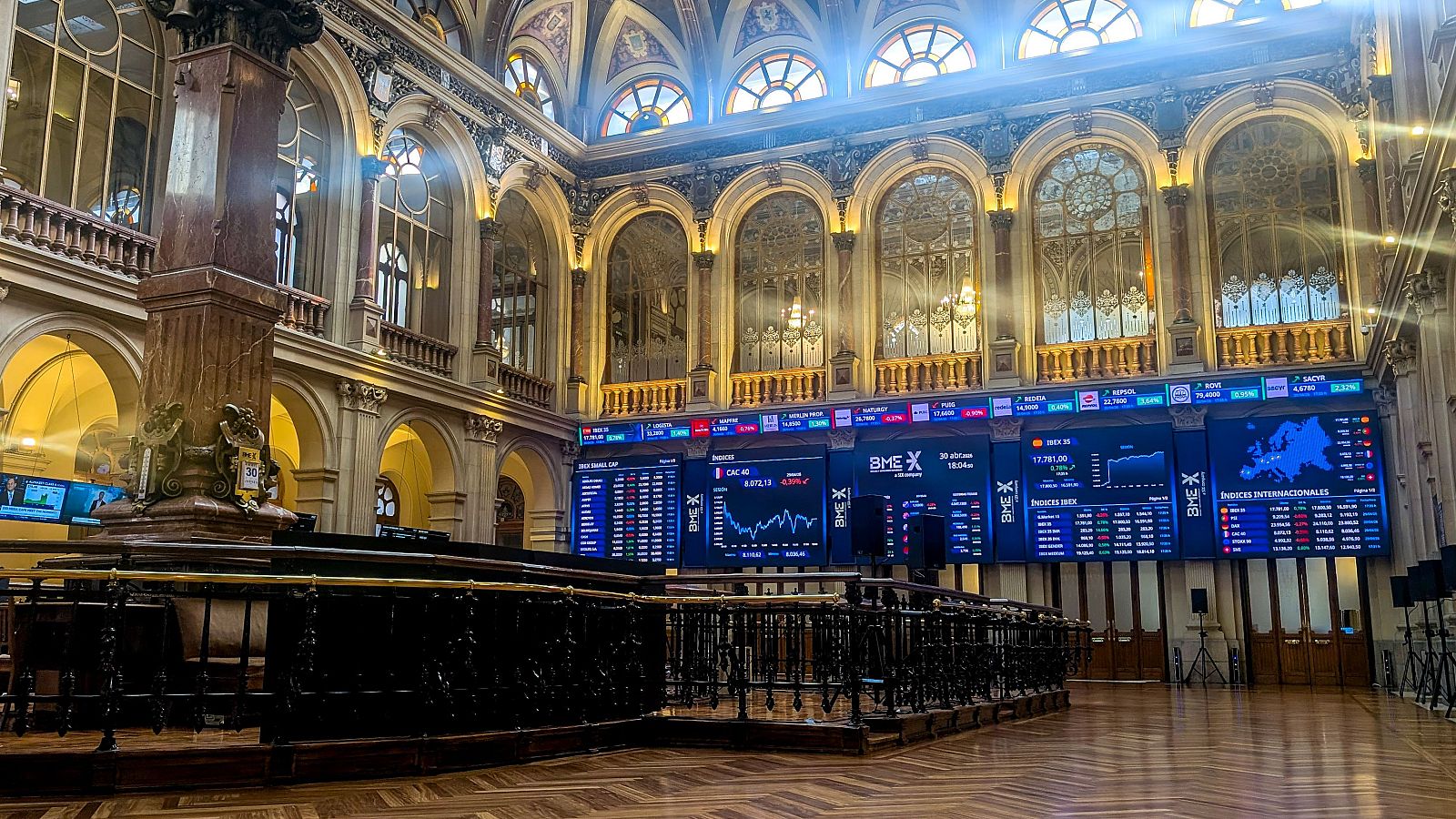El Ibex 35 celebra los avances diplomáticos con subidas del 2,5%