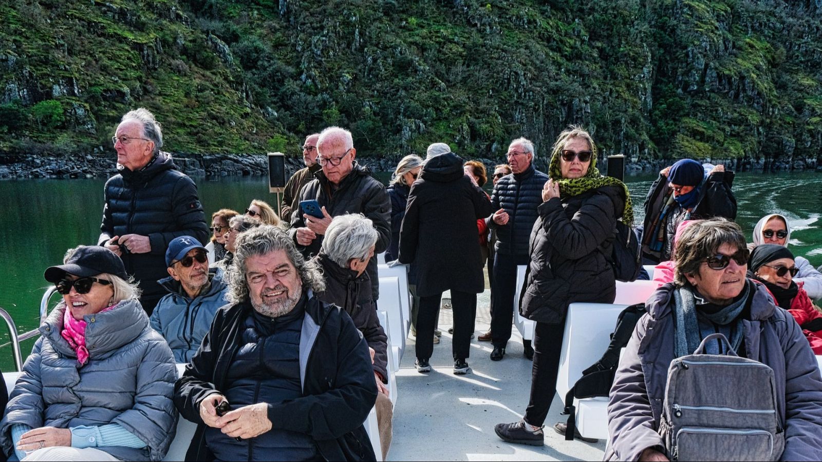 Grupo en el barco de los Cañones del Rio Sil
