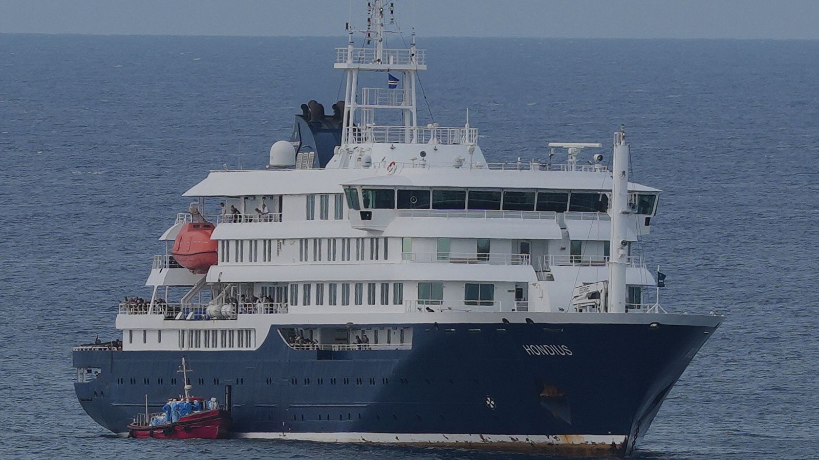 El crucero MV Hondius, donde se ha registrado un brote de hantavirus, que ha causado tres muertos