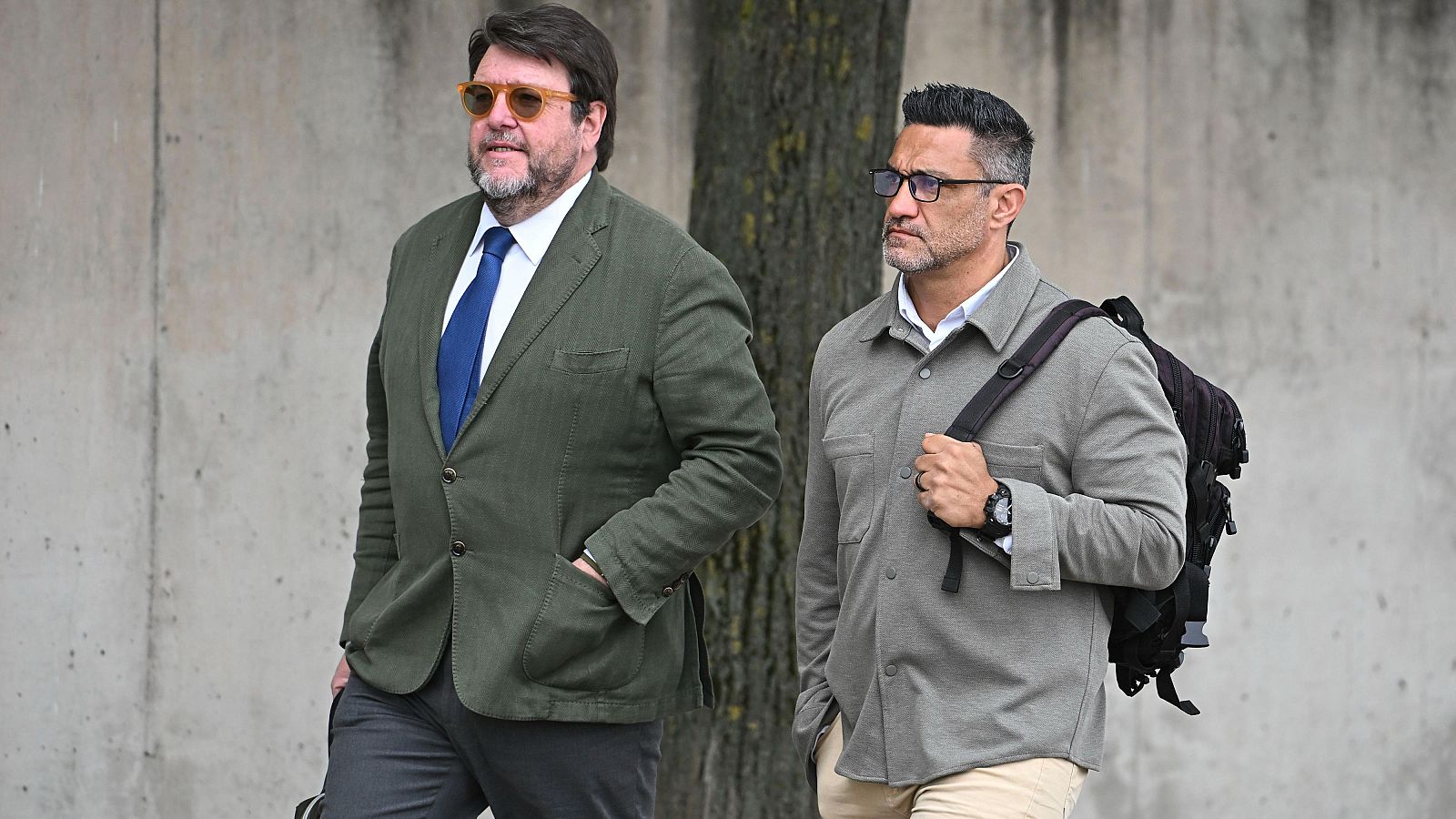 El chófer del extesorero del Partido Popular Luis Bárcenas, Sergio Ríos Esgueva, junto a su abogado, a la llegada a la Audiencia Nacional