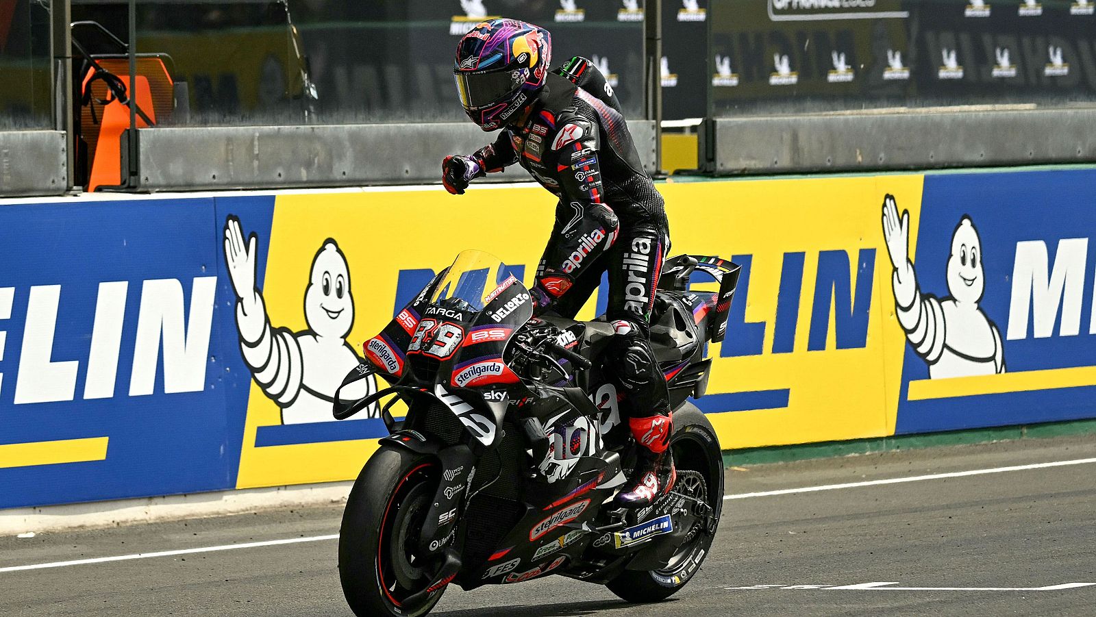 Jorge Martín regresa a lo más alto del cajón en Francia, en la carrera al sprint.