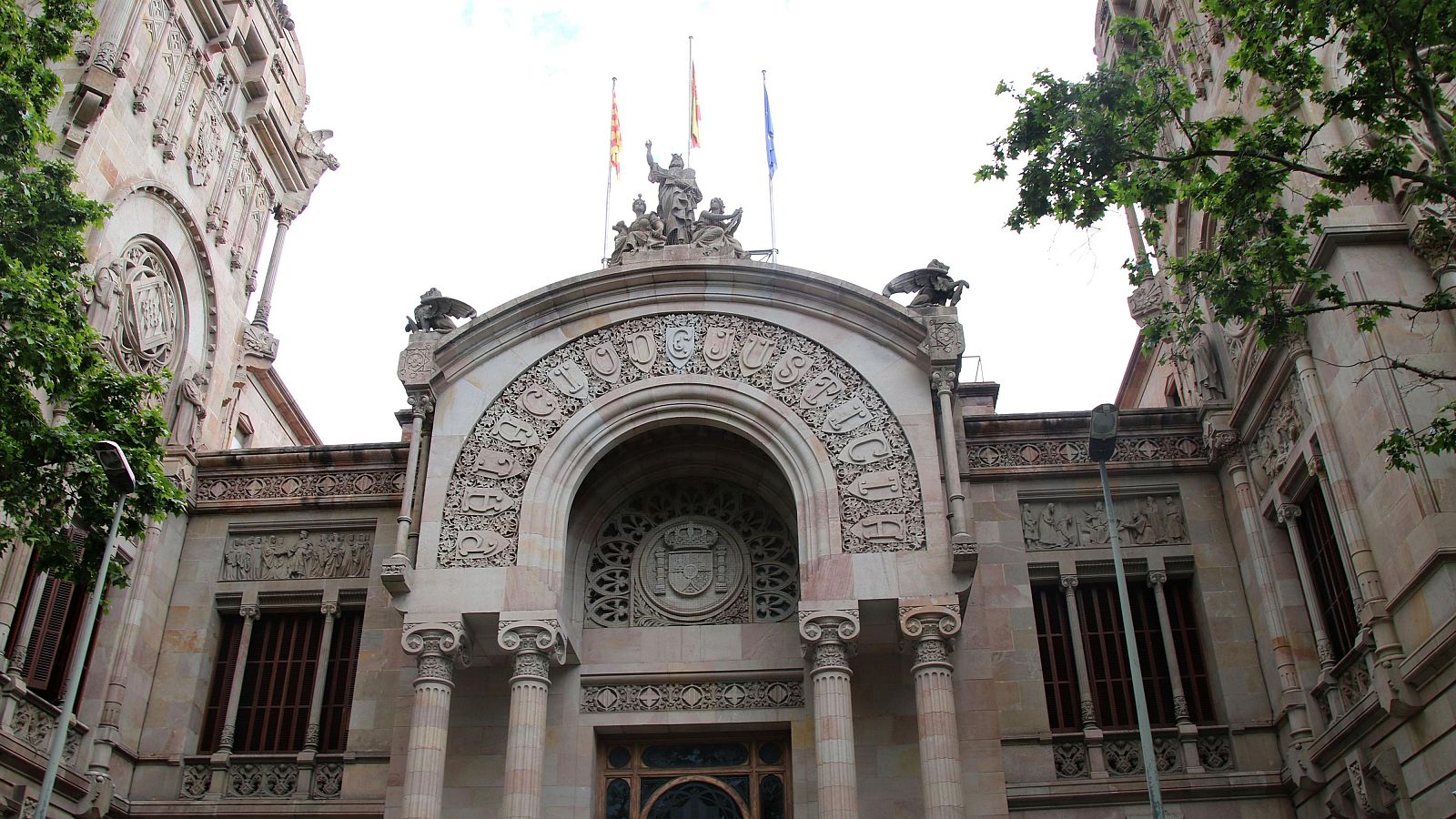 L'entrada pnicipal de l'Audiència Provincial de Barcelona (ACN | Albert Hernàndez Ventós)