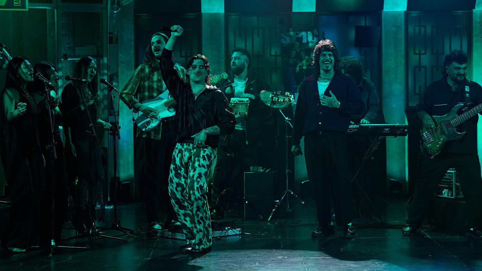 La Plazuela canta en directo en 'La Revuelta' su canción "Tiempos raros" 7/5/26