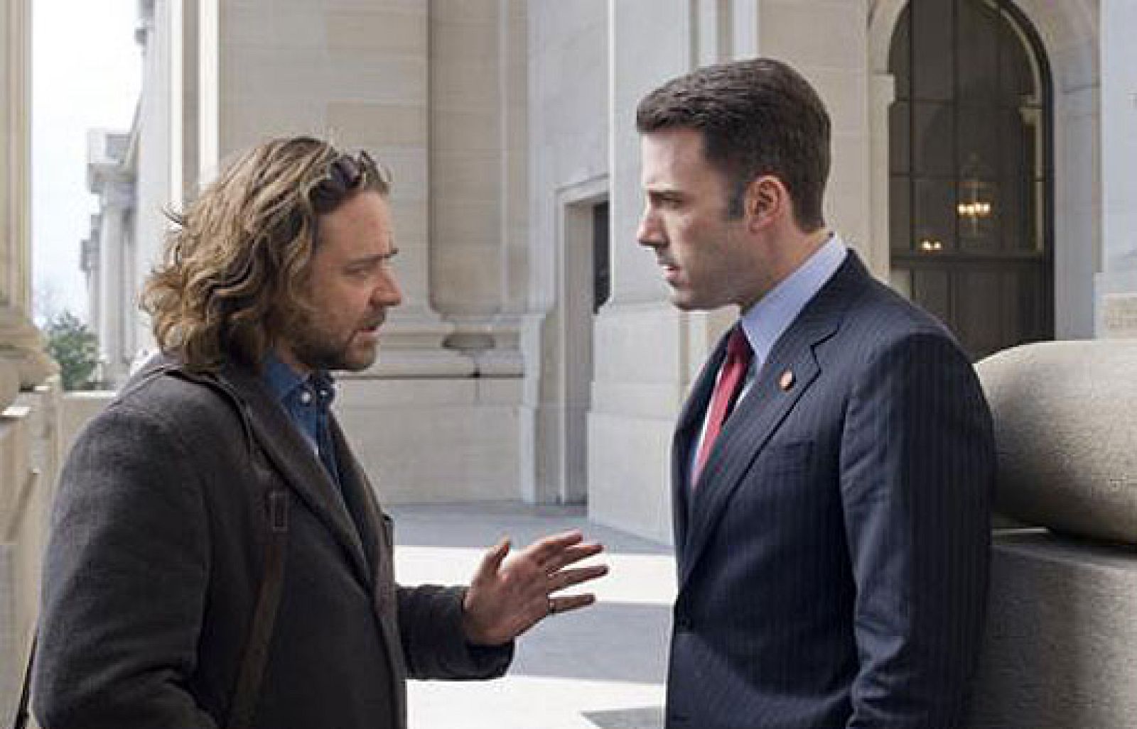 Russell Crowe y Ben Affleck protagoniza 'La sombra del poder'