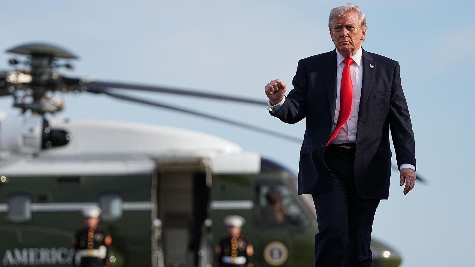 El Departamento del Tesoro de Estados Unidos anunció este viernes sanciones contra 10 compañías e individuos por ayudar a la industria armamentística iraní.