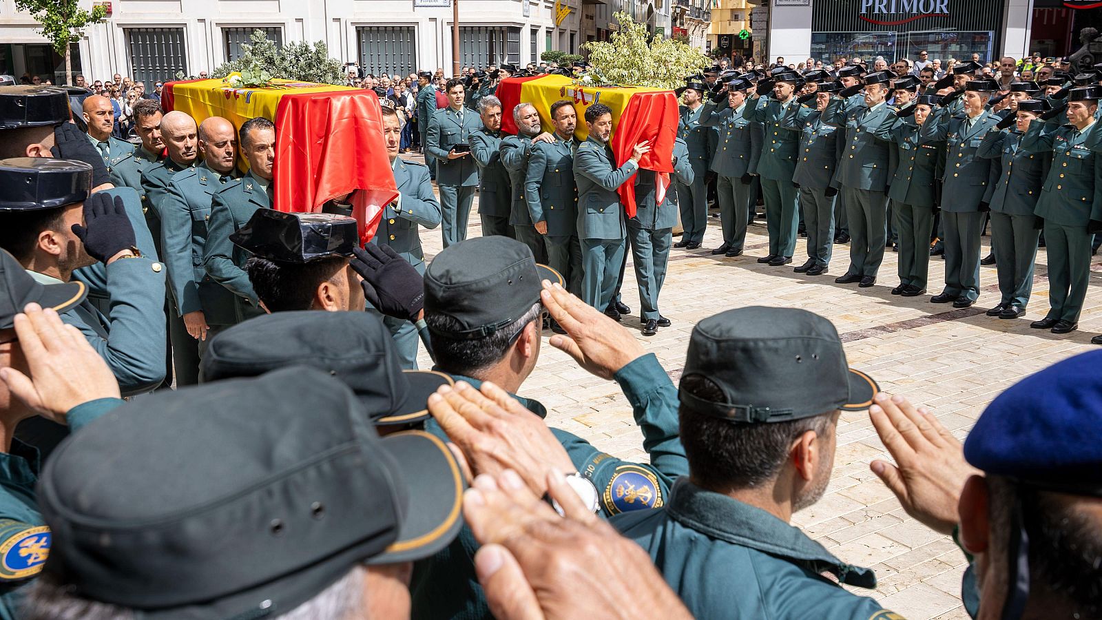 Vista de la misa funeral en honor a los dos agentes de la Guardia Civil fallecidos este este viernes, en la Iglesia de la Concepción de Huelva.