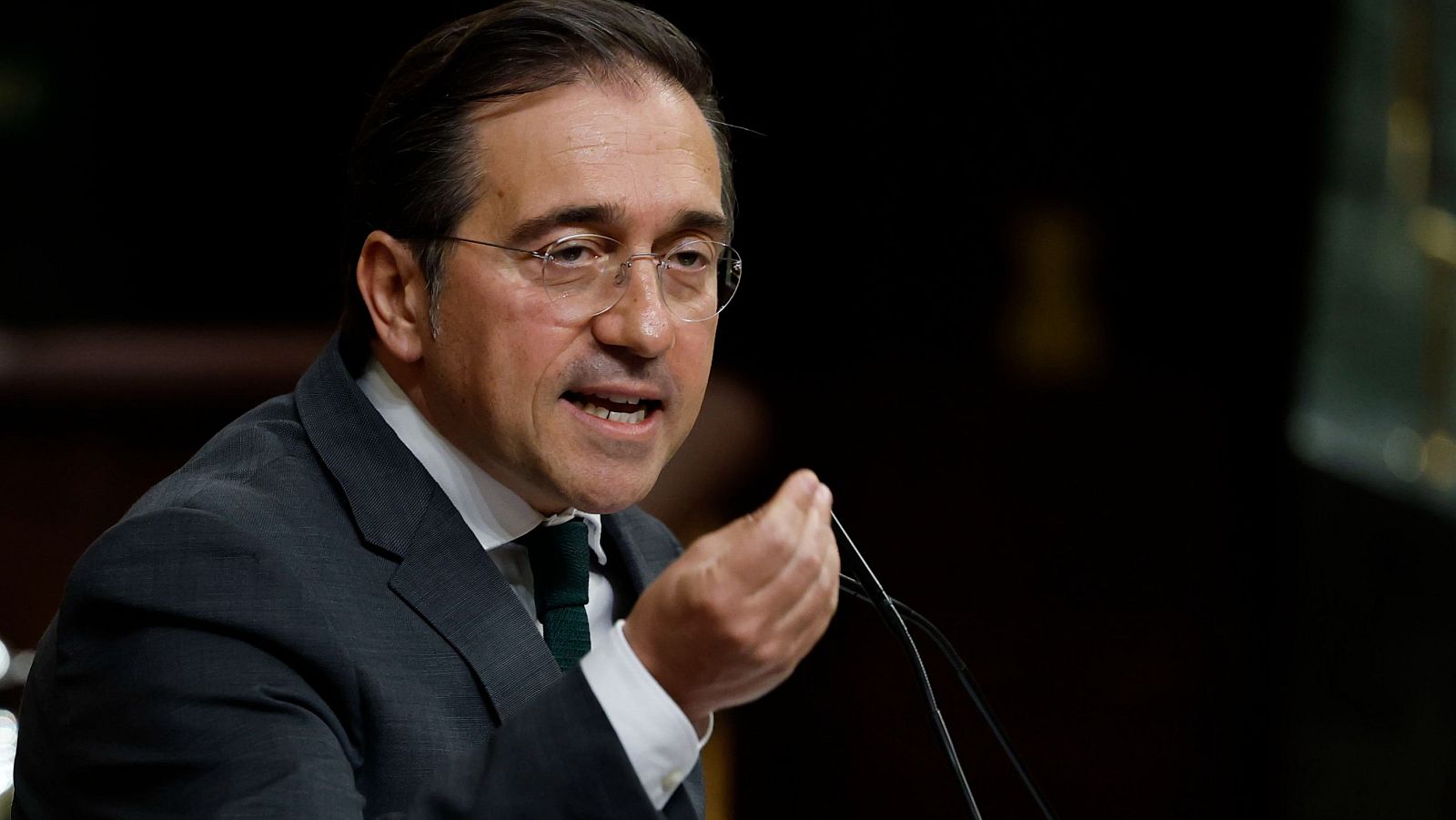 El ministro de Exteriores, José Manuel Albares, durante su intervención en el pleno.
