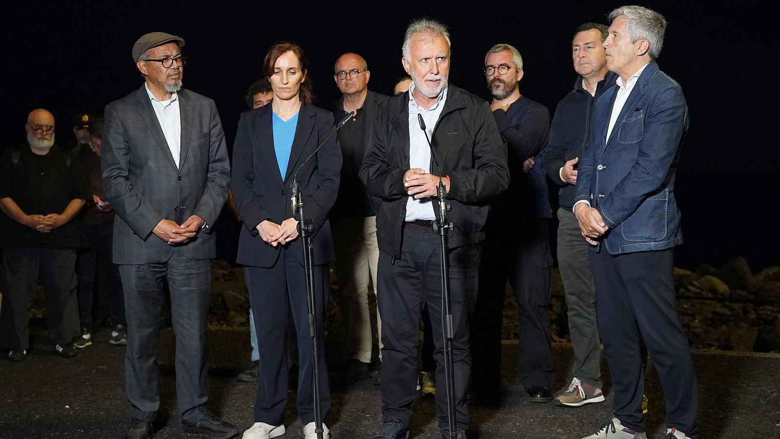 El director general de la OMS, Tedros Adhanom; la ministra de Sanidad, Mónica García; el ministro de Política Territorial y Memoria Democrática, Ángel Víctor Torres y el ministro del Interior, Fernando Grande-Marlaska, en el puerto de Granadilla.