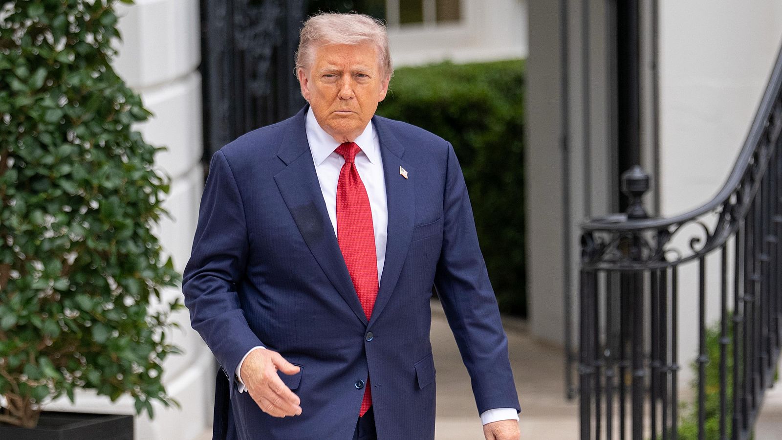 Trump ve "totalmente inaceptable" la respuesta de Irán a propuesta de paz de EE.UU.