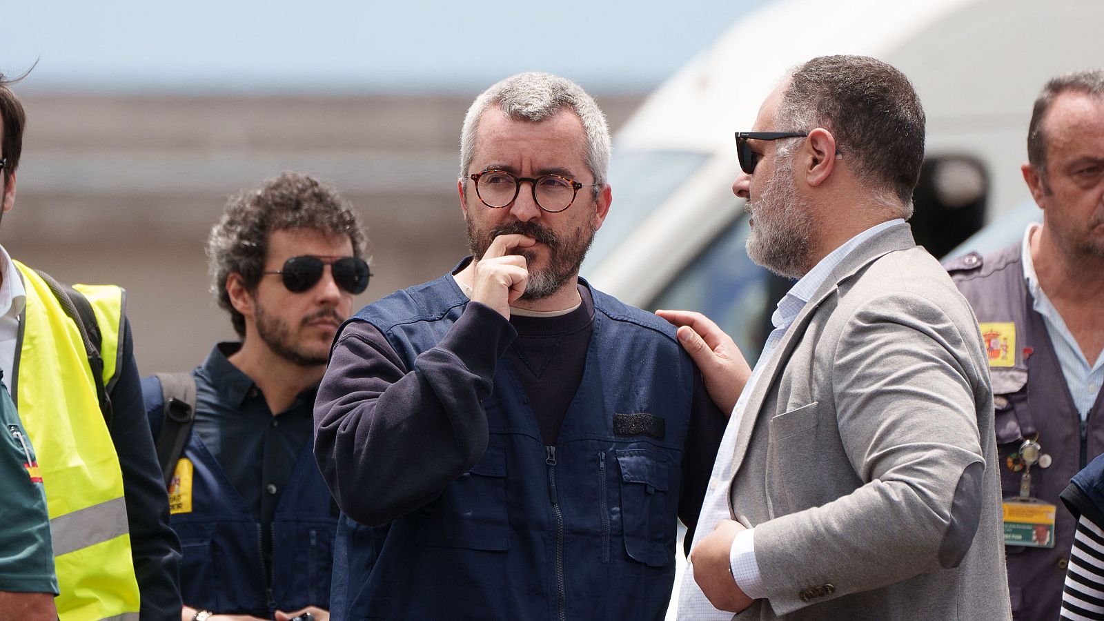 Javier Padilla, secretario de Estado de Sanidad, coordina el desembarco de pasajeros del crucero MV Hondius en el puerto de Tenerife