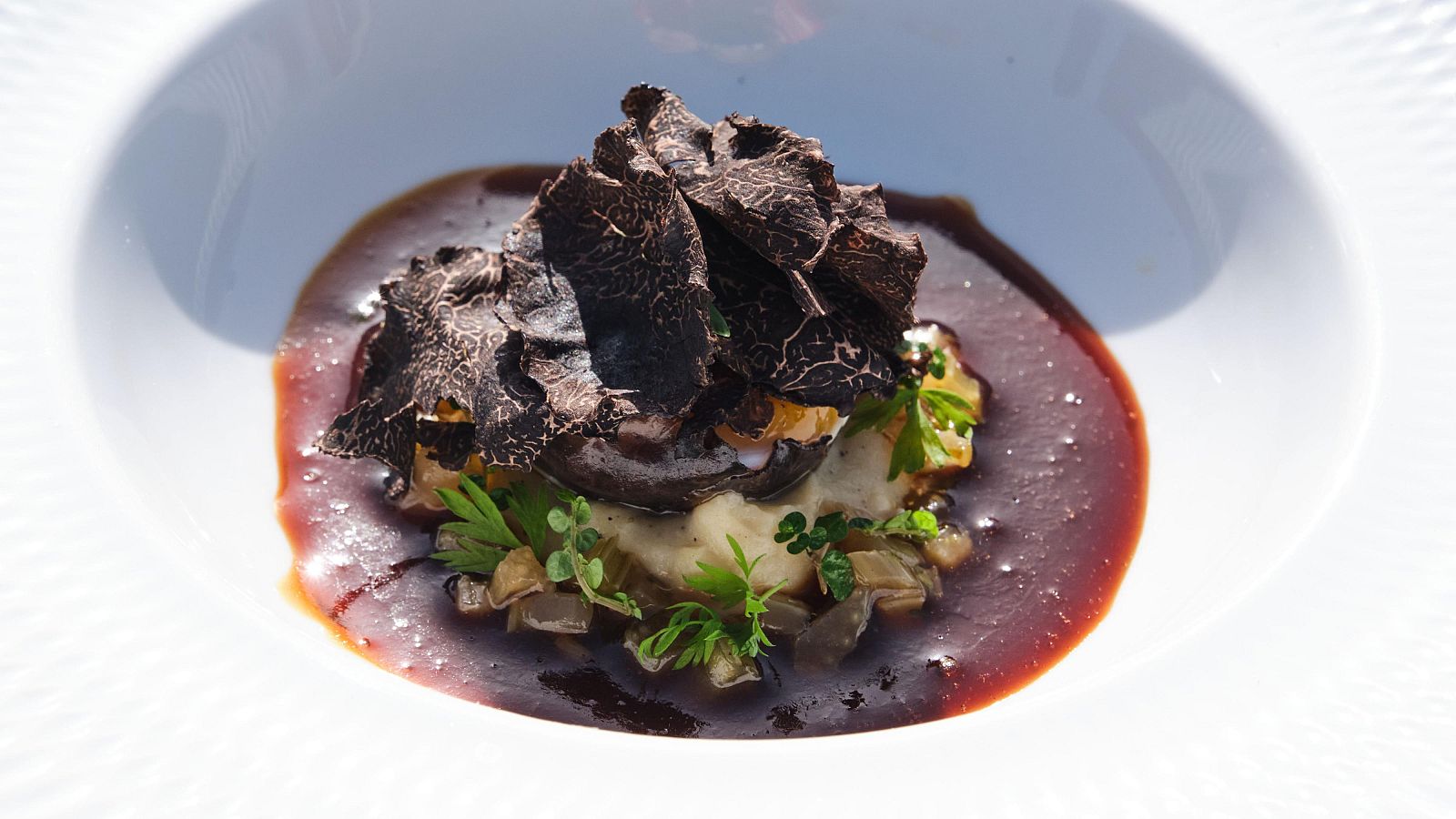 Receta de trufa, cardo, huevo y chirivía de MasterChef 14
