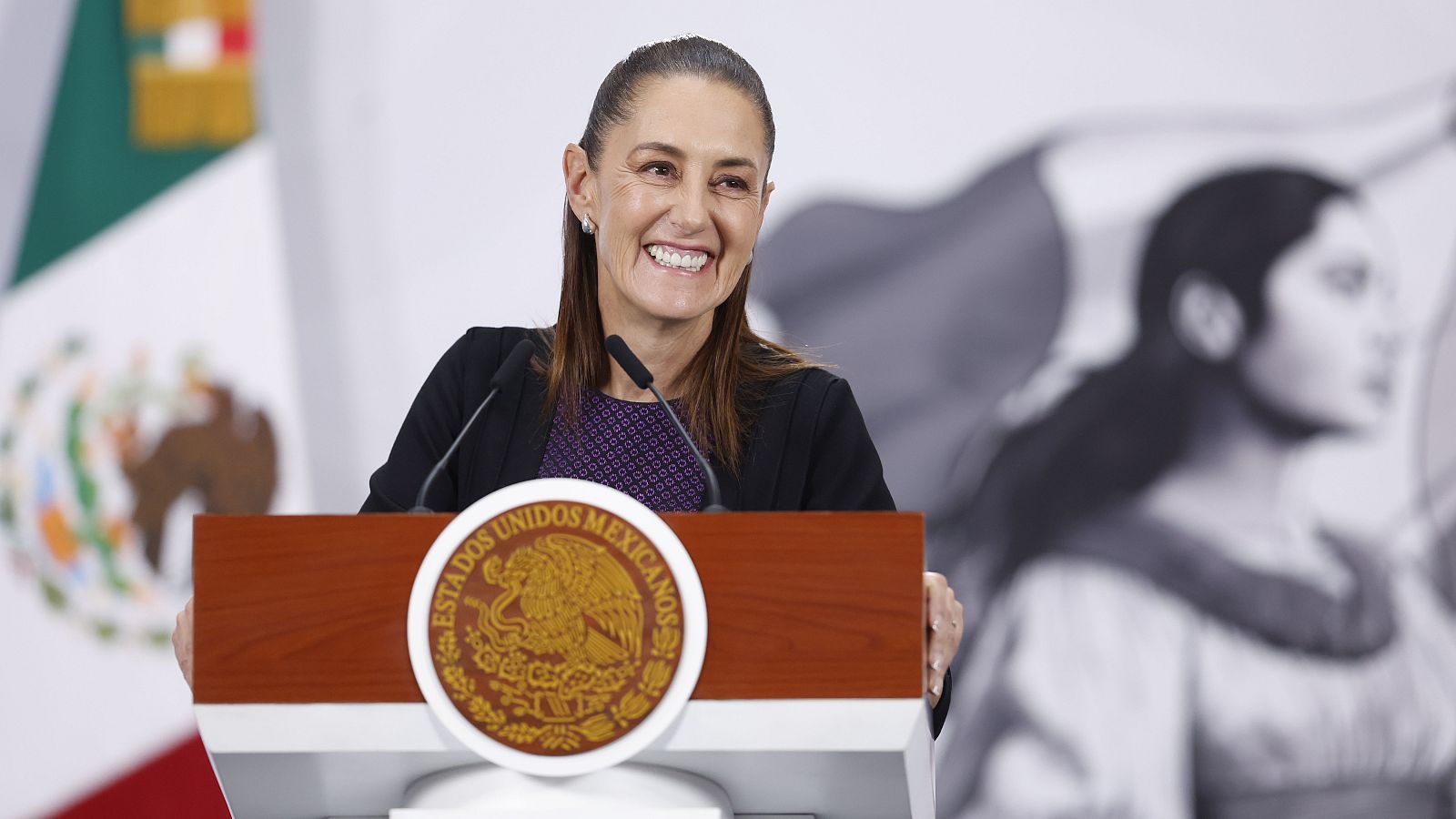 La presidenta de México, Claudia Sheinbaum, durante una rueda de prensa este lunes en el Palacio Nacional de la Ciudad de México