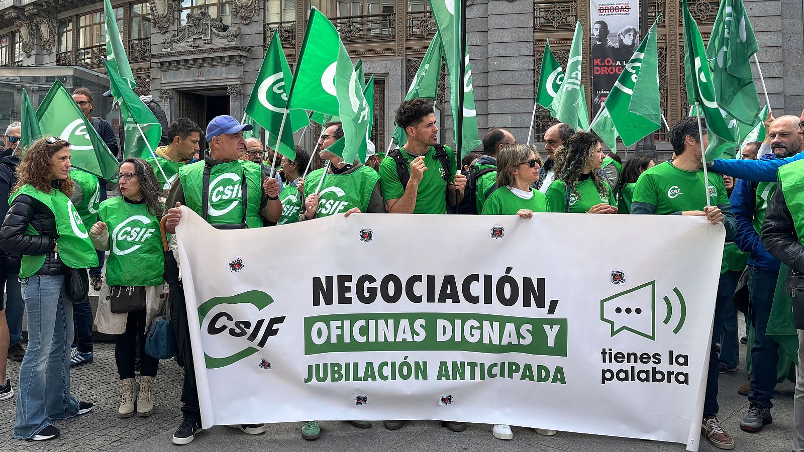 Concentración del colectivo de bomberos para exigir una mejora de sus condiciones laborales.