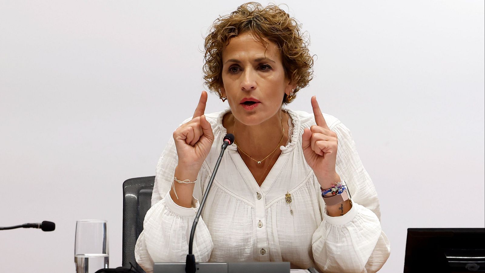 La presidenta de Navarra, María Chivite, durante su comparecencia en la Comisión de Investigación sobre licitación y adjudicación de obras públicas del Gobierno de Navarra