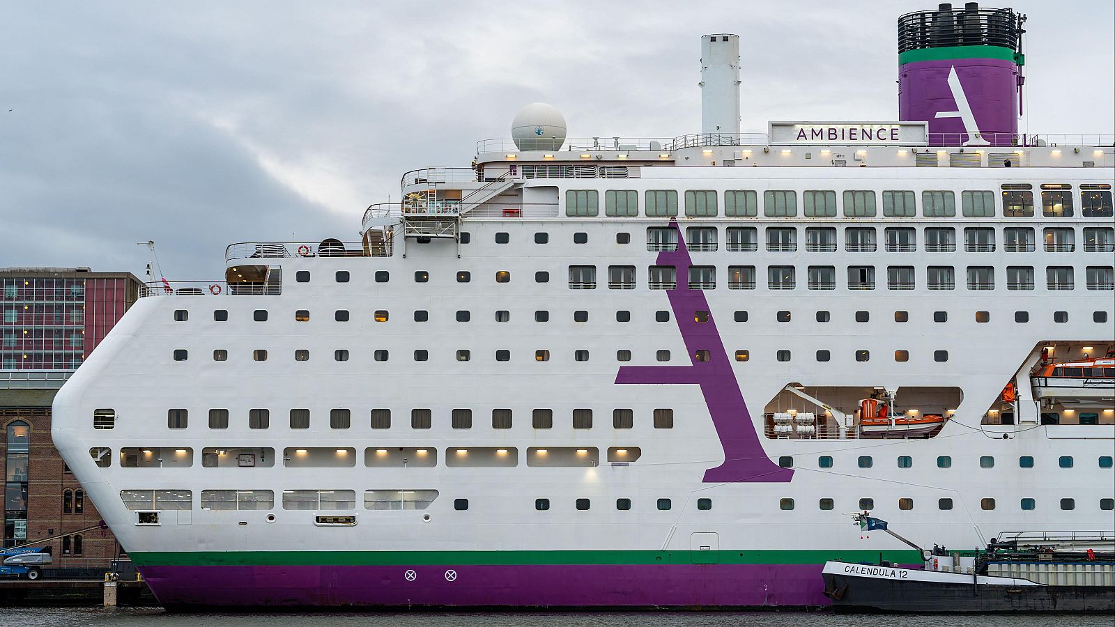 Confinadas 1.700 personas en un crucero en Burdeos