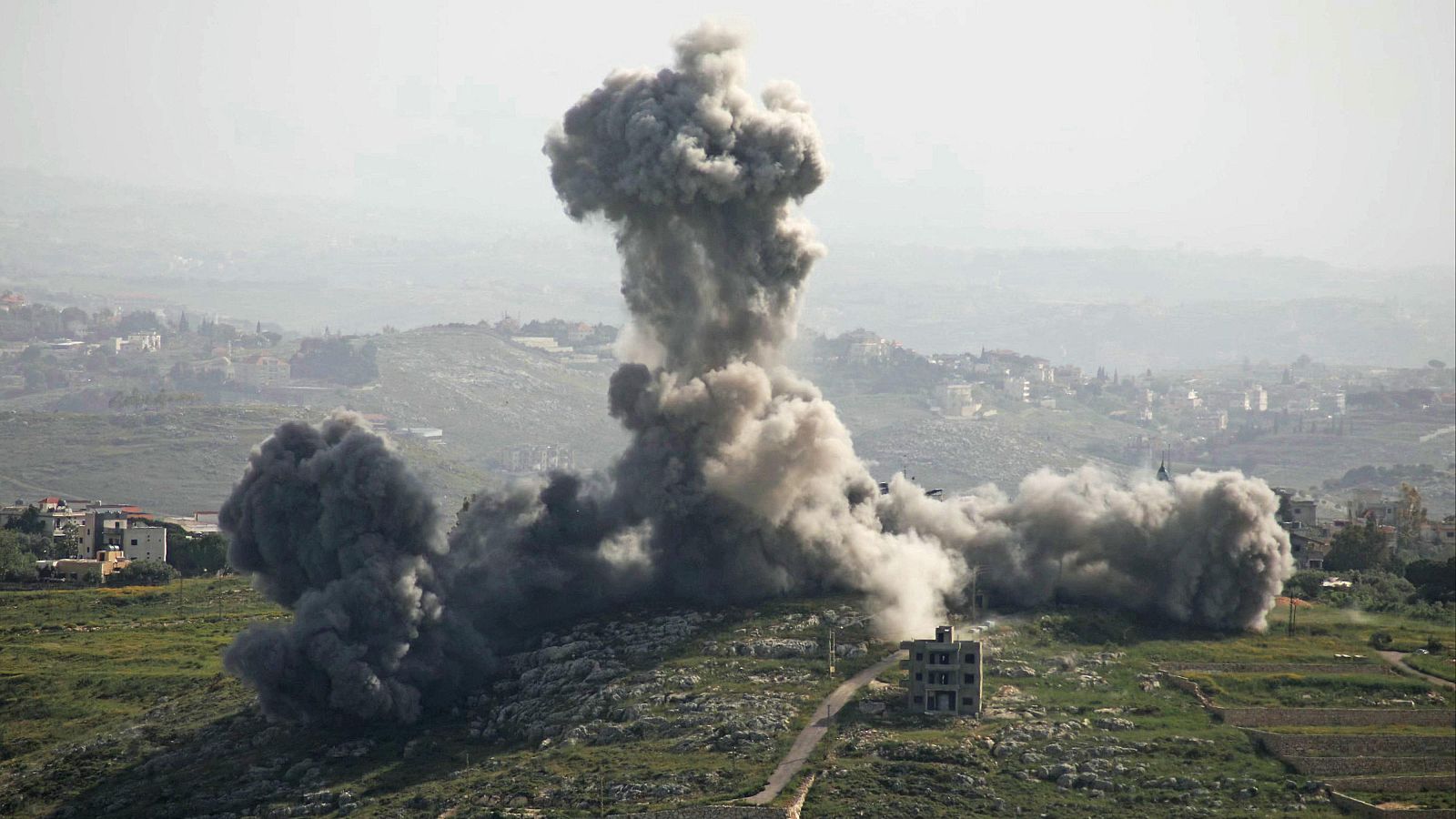 Israel mata a 25 personas en ataques en Líbano pese al alto el fuego