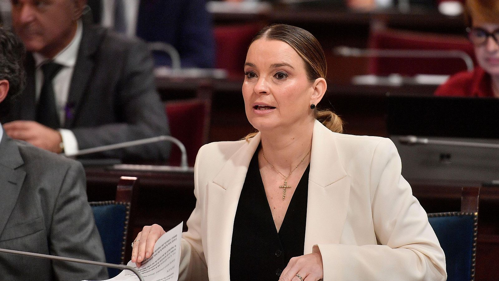La presidenta del Govern Balear Marga Prohens, durante un pleno del Parlament balear