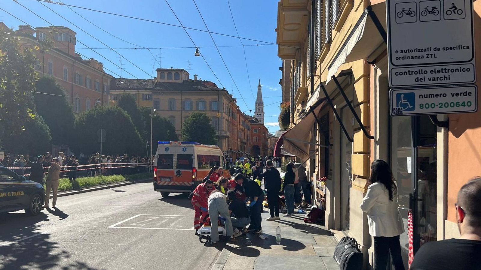 Un conductor atropella a varias personas en la ciudad italiana de Módena y deja al menos ocho heridos