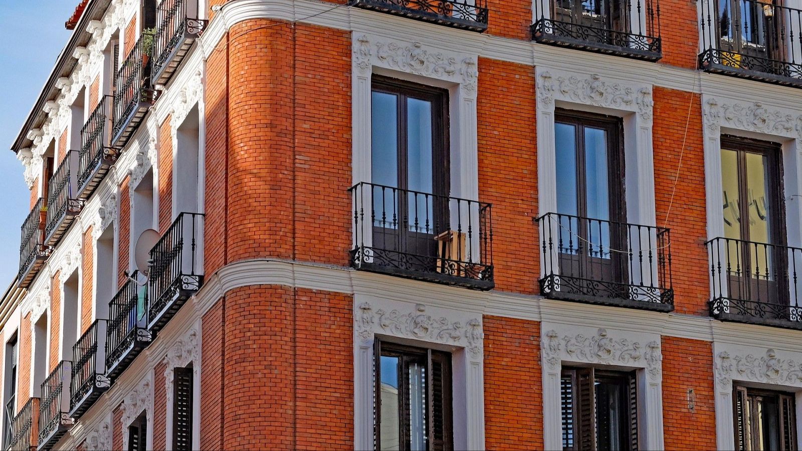 Fachada de un bloque de pisos en Madrid.