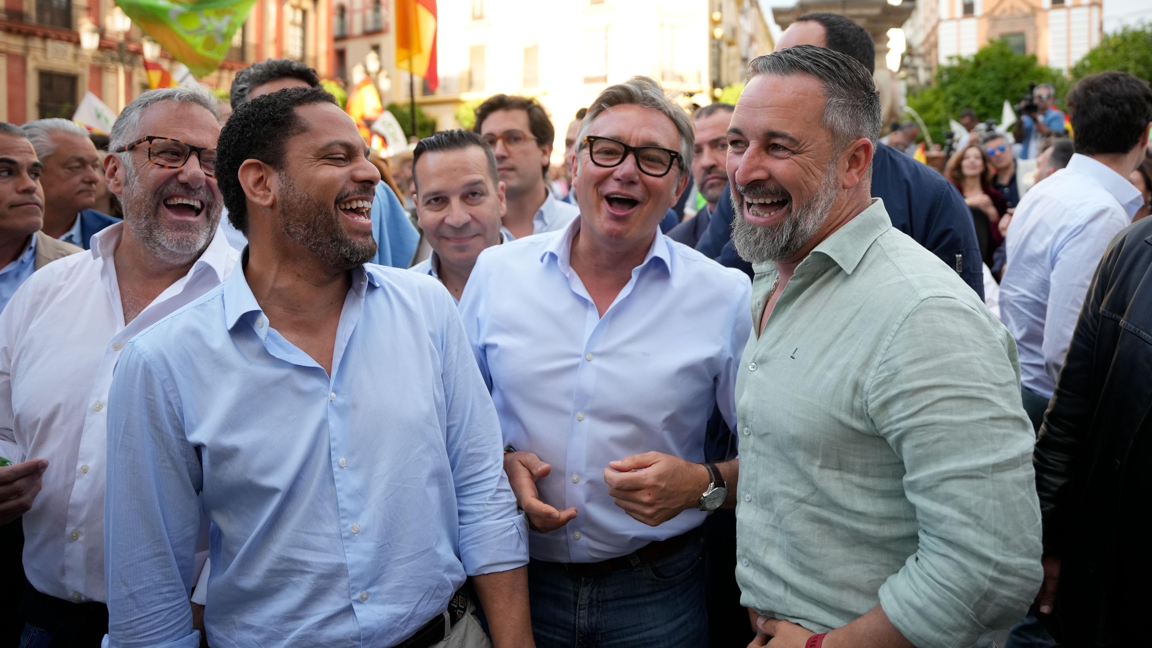 Vox no aclara si pedirá entrar en el gobierno de Andalucía, pero avanza que  "condicionará" al PP