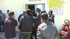 Cientos de palestinos mantienen las protestas en Gaza, junto a la frontera de Israel