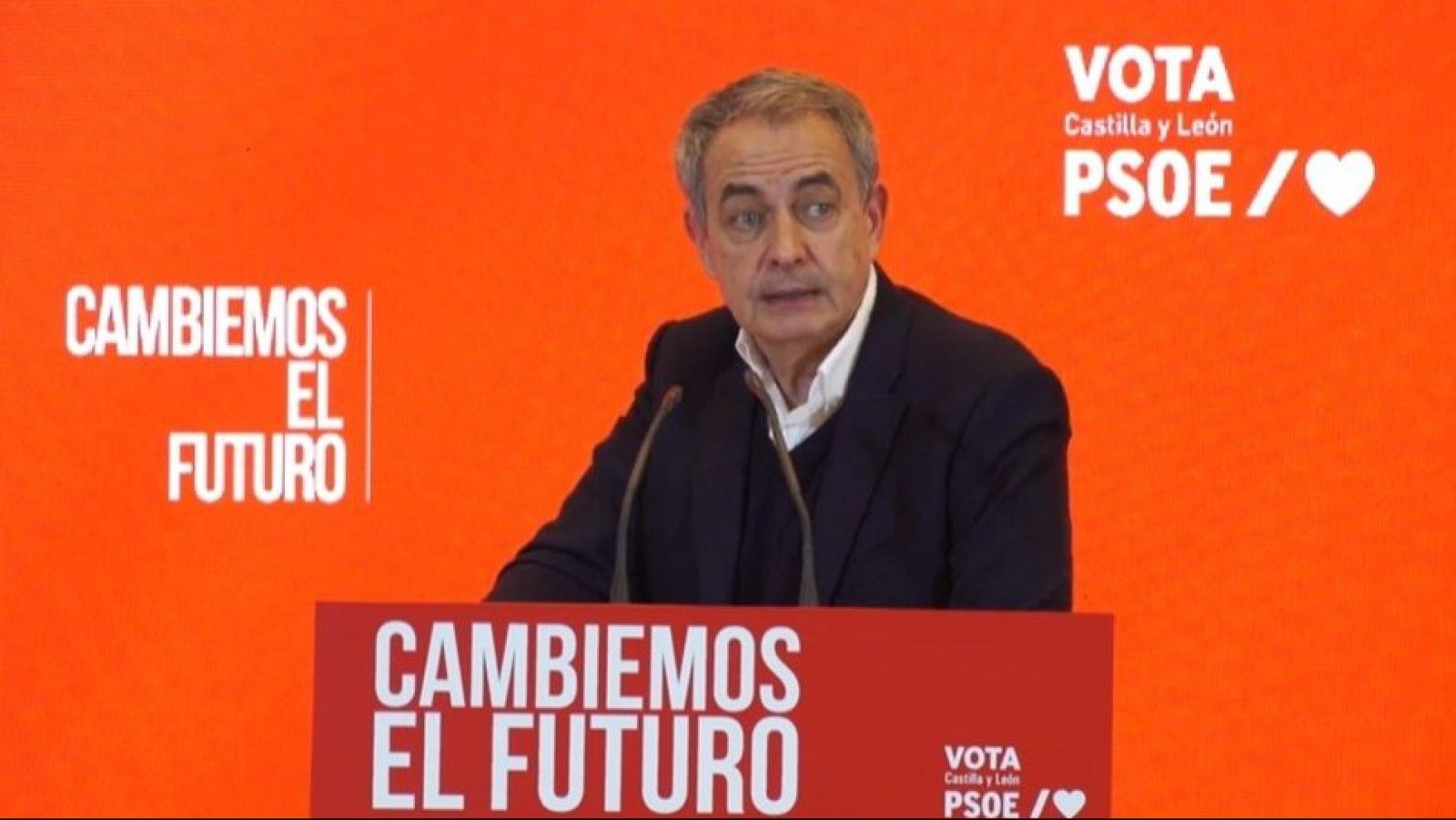 El expresidente del Gobierno José Luis Rodríguez Zapatero durante un acto electoral en Segovia en la campaña de las elecciones de Castilla y León