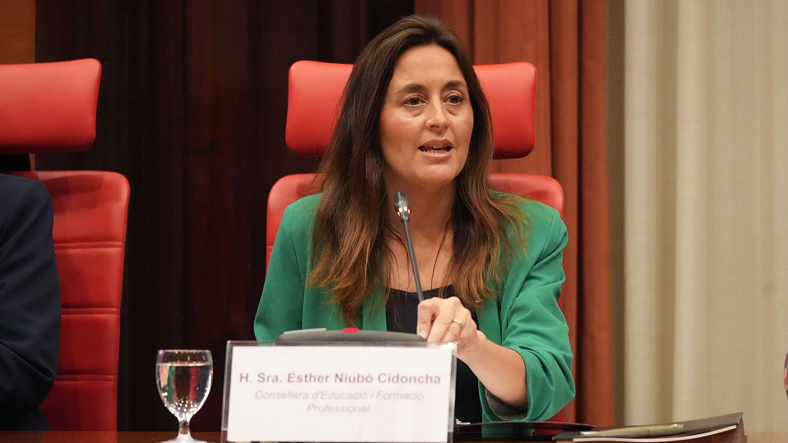 La consellera d'Educació, Esther Niubó, compareixent en comissió al Parlament