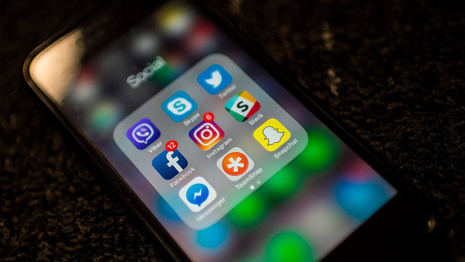 Iconos de aplicaciones informáticas en un móvil.