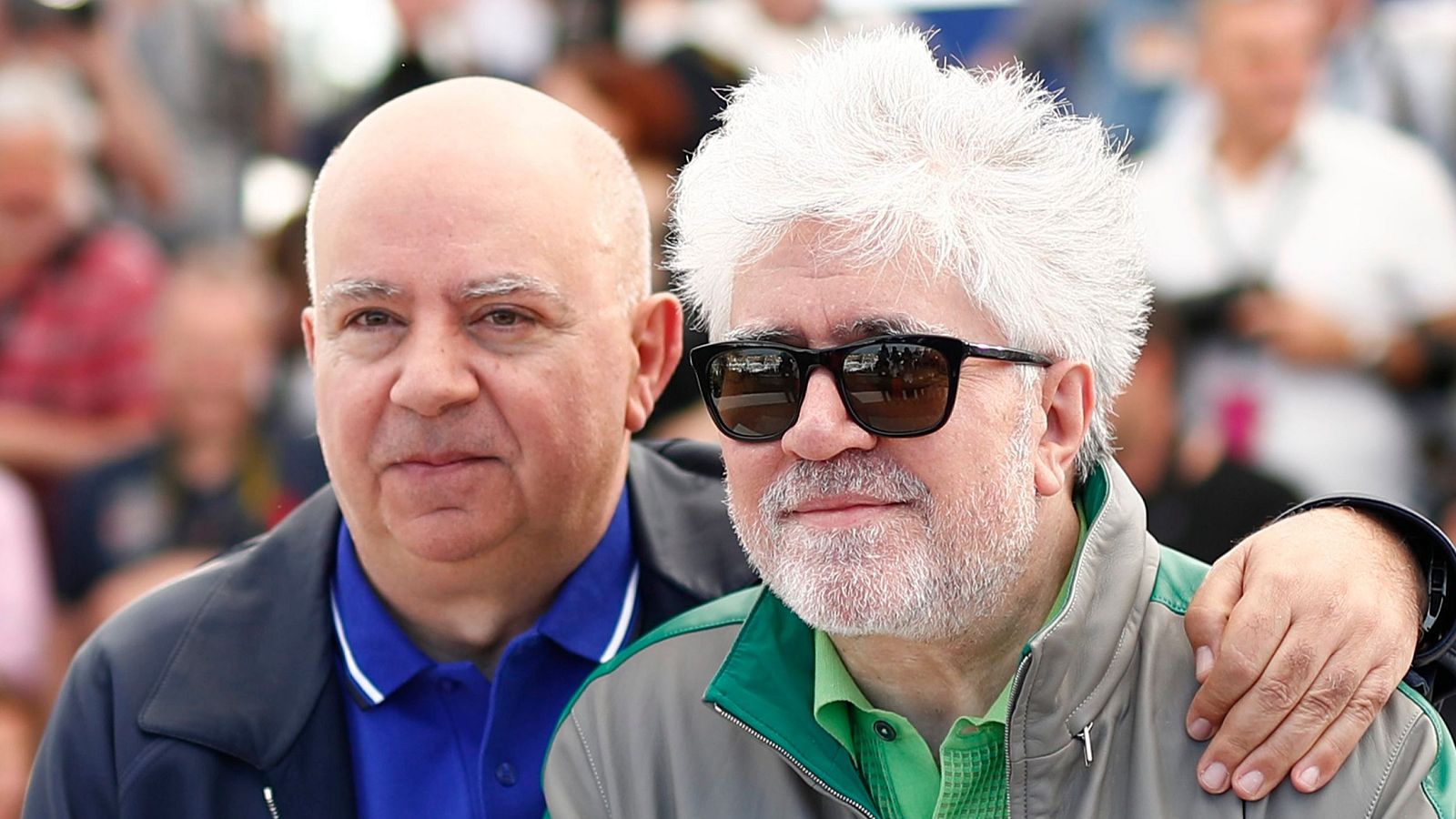 Cómo Almodovár pasó del rechazo a la (casi) gloria total en Cannes: “Nos dijeron que ‘¡Átame! era una película menor”