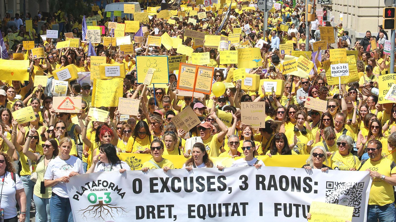 Professionals de les escoles bressol manifestant-se a Barcelona
