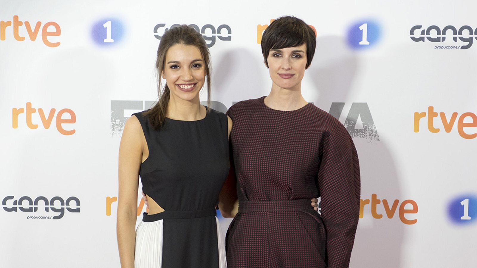 Paz Vega y Ana Guerra en la alfombra roja de 'Fugitiva'