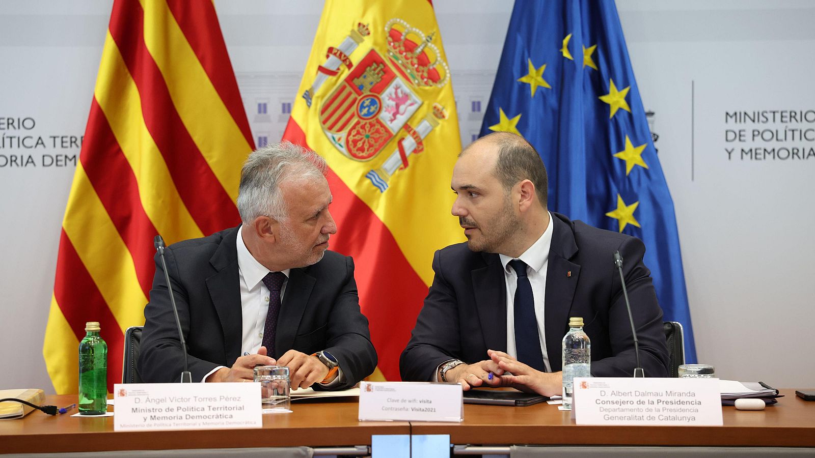 El ministro de Política Territorial y Memoria Democrática, Ángel Víctor Torres, y el 'conseller' de Presidència de la Generalitat de Cataluña, Albert Dalmau.