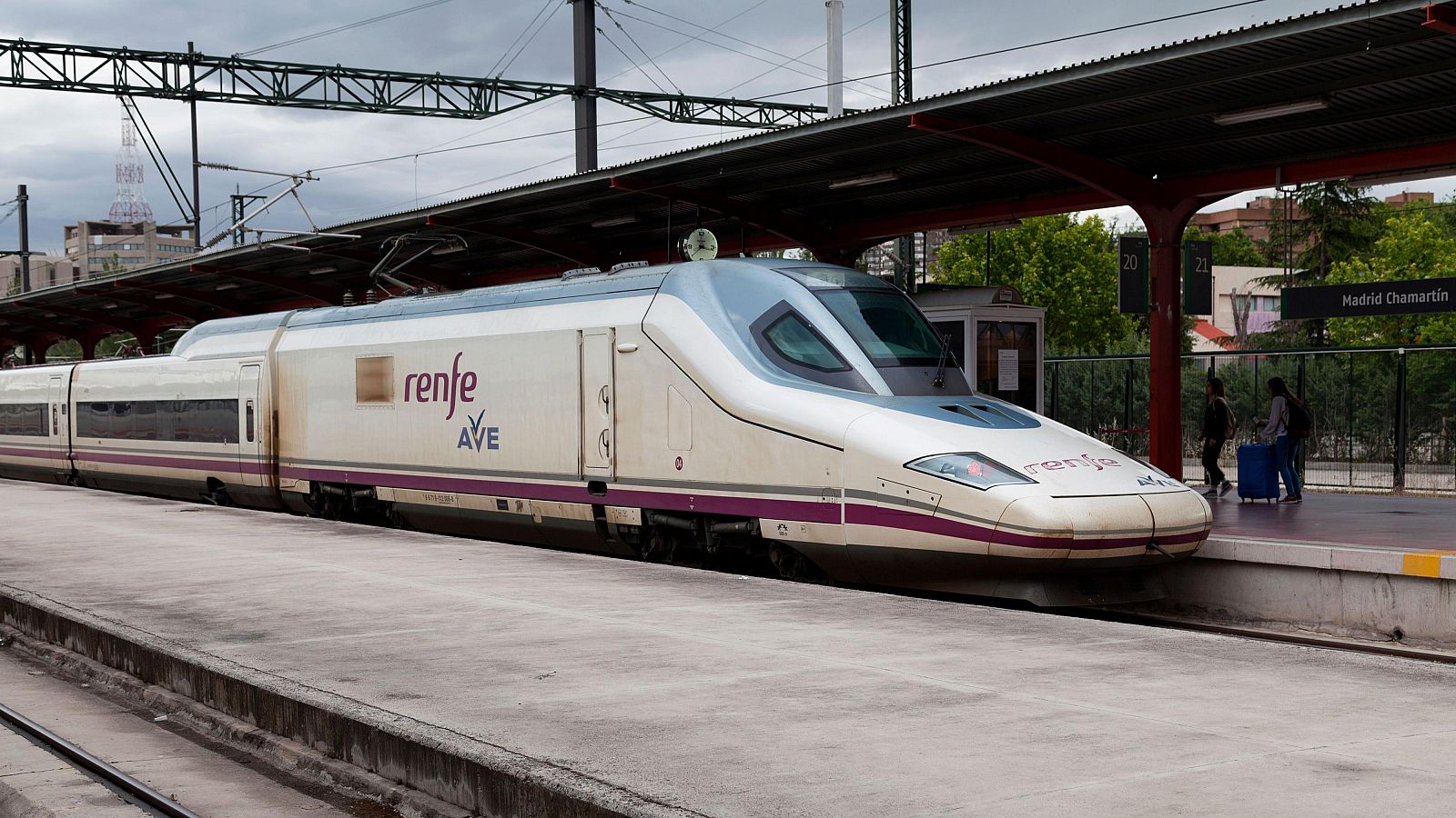 Tren de alta velocidad en la estación de Madrid Chamartín