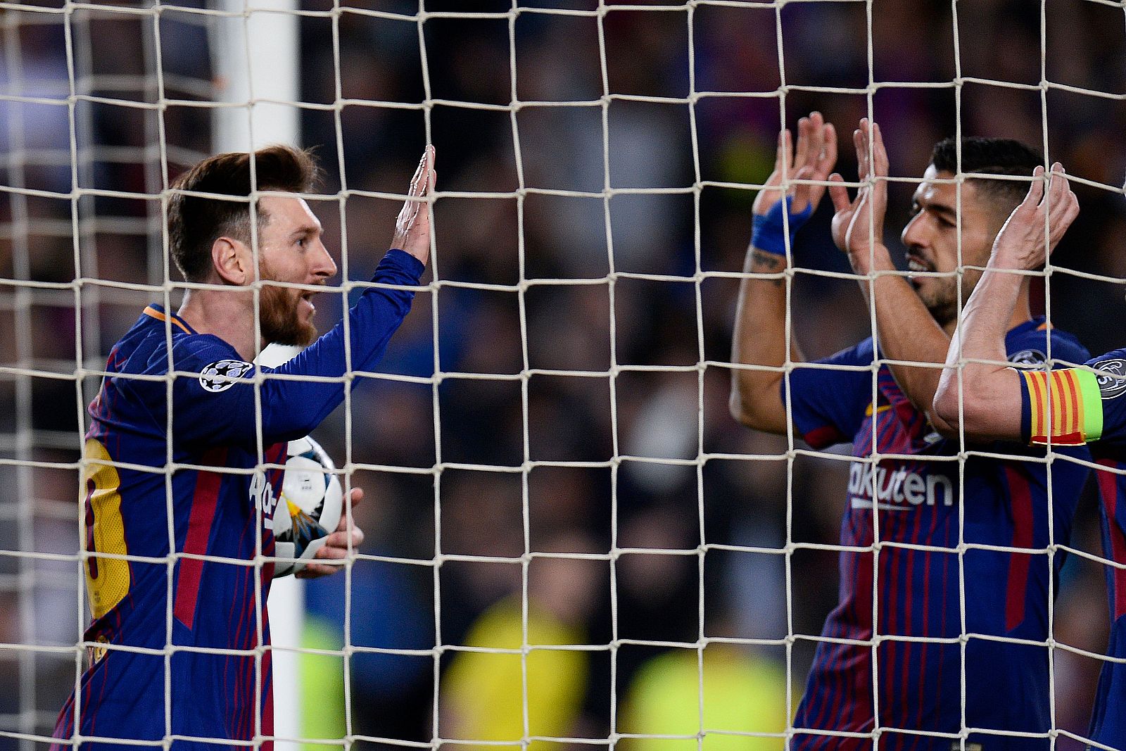 Messi y Suárez celebran un gol