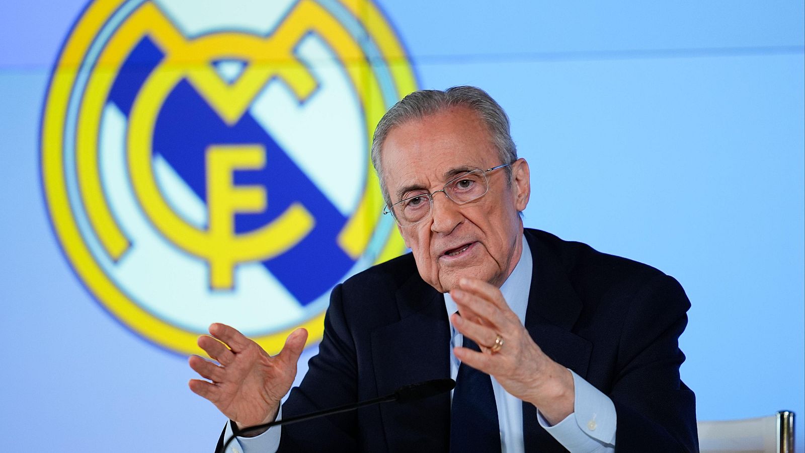 Florentino Pérez, presidente del Real Madrid, durante una rueda de prensa.