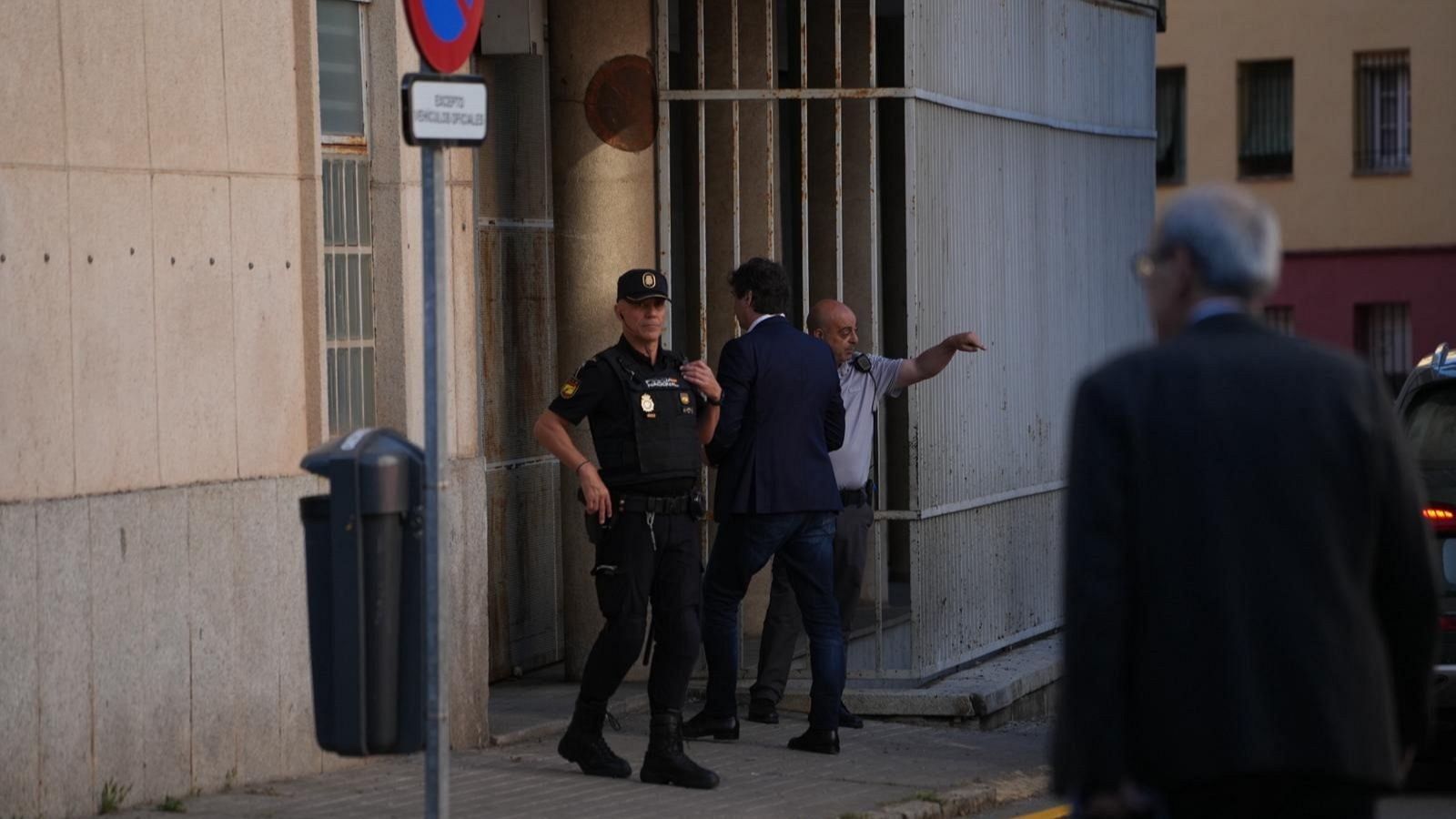 David Sánchez, hermano del presidente del Gobierno, tras declarar en los Juzgados de Badajoz.