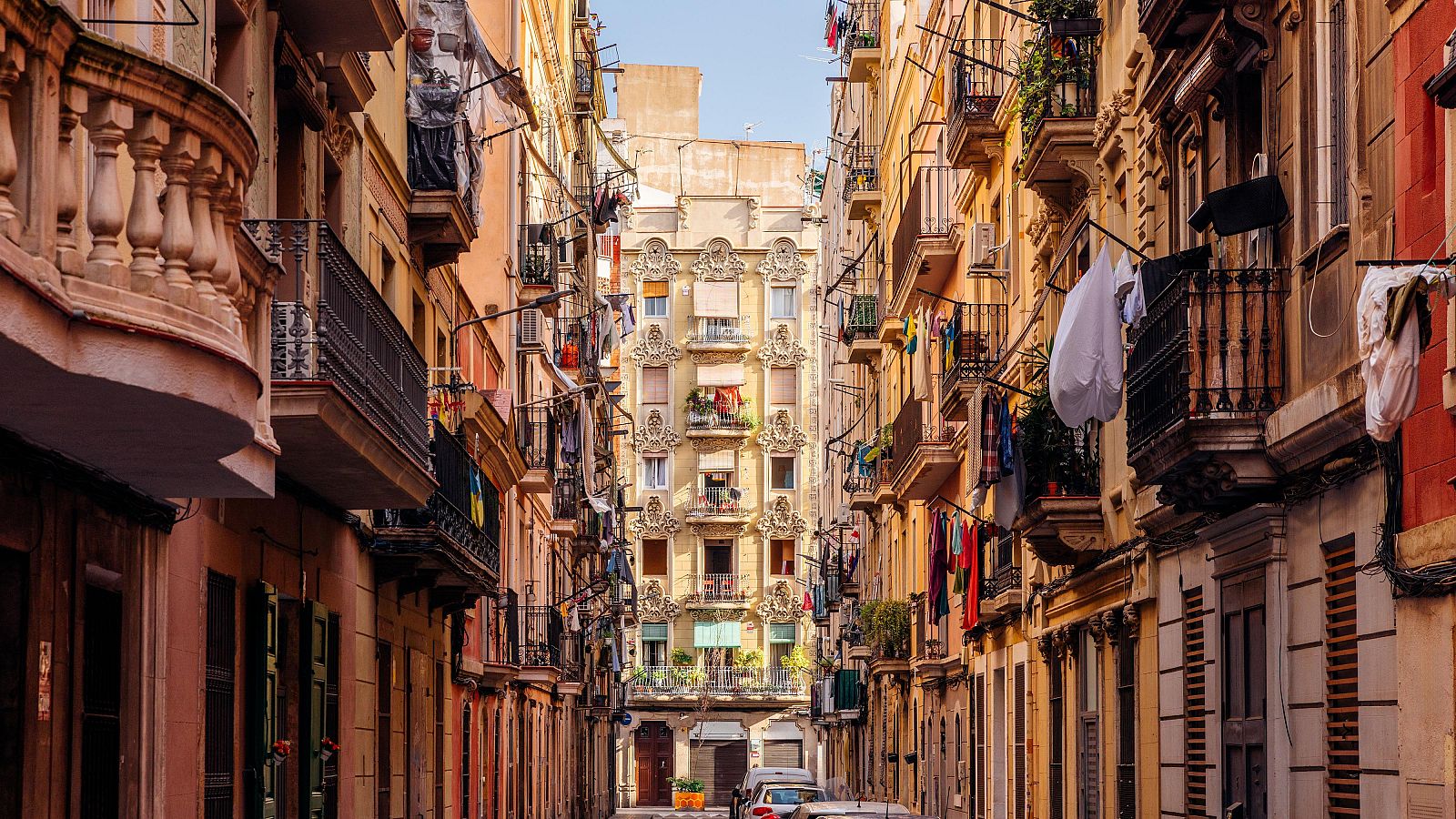 Una calle del barrio de la Barceloneta, en Barcelona